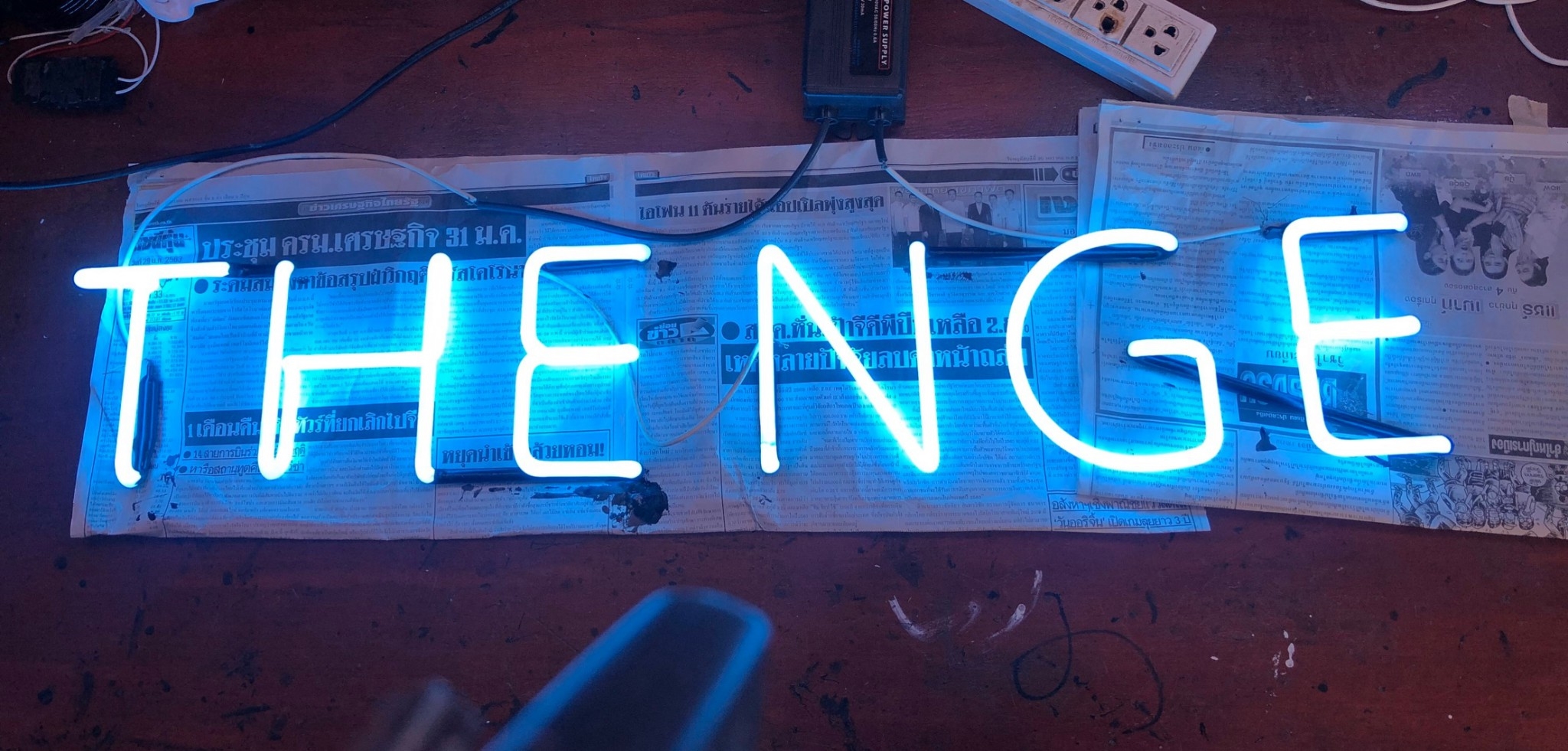 งานป้ายไฟนีออนดัด หลอดแก้ว แสงสีฟ้า- THE NGE