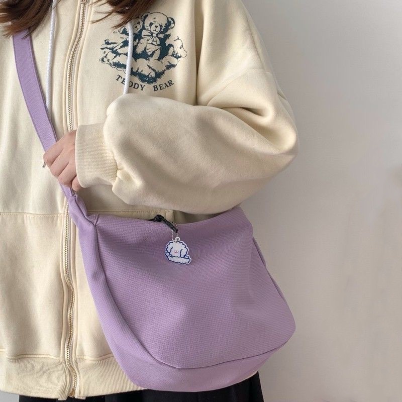 กระเป๋าสะพายข้าง ทรงเกี๊ยว ใส่ไอแพดได้ สีม่วง ราคา 79