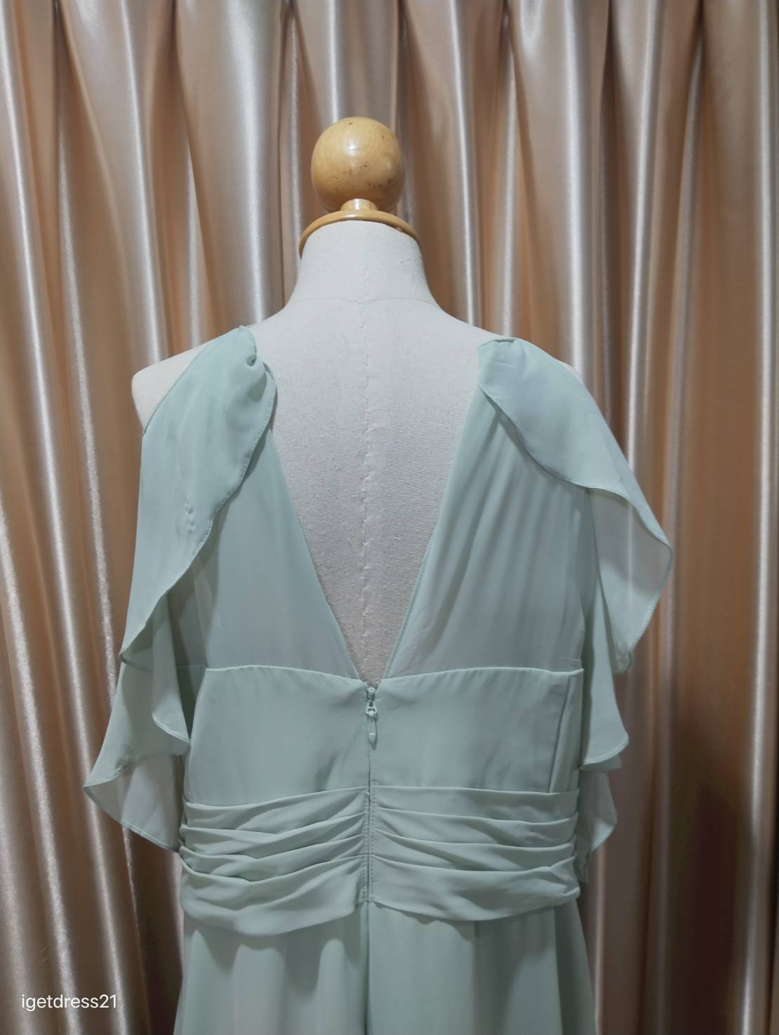 (PRE-LOVED) ชุดราตรียาวชีฟองสายเดี่ยวมีแขน สีเขียว อก 52