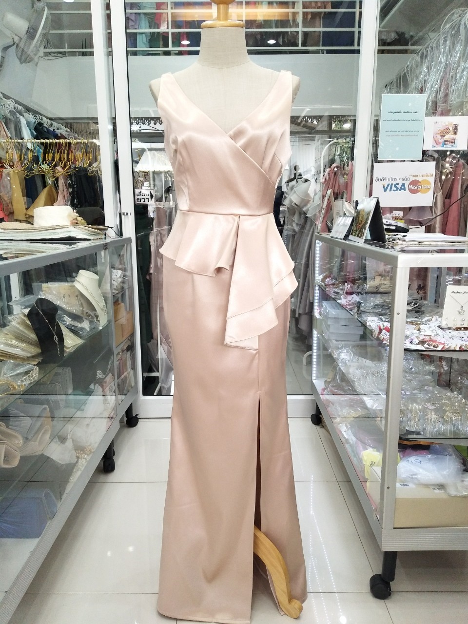 ราตรียาวแขนกุดจีบเอวระบายสีแชมเปญ (S)