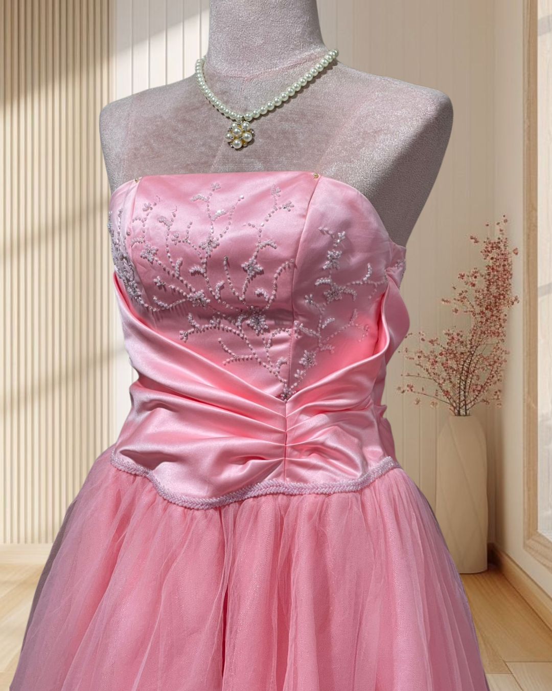 (PRE-LOVED) ราตรียาวสีชมพู งานเจ้าหญิงเกาะอก กระโปรงผ้ามุ้ง ไซส์ XS (อก28-30)