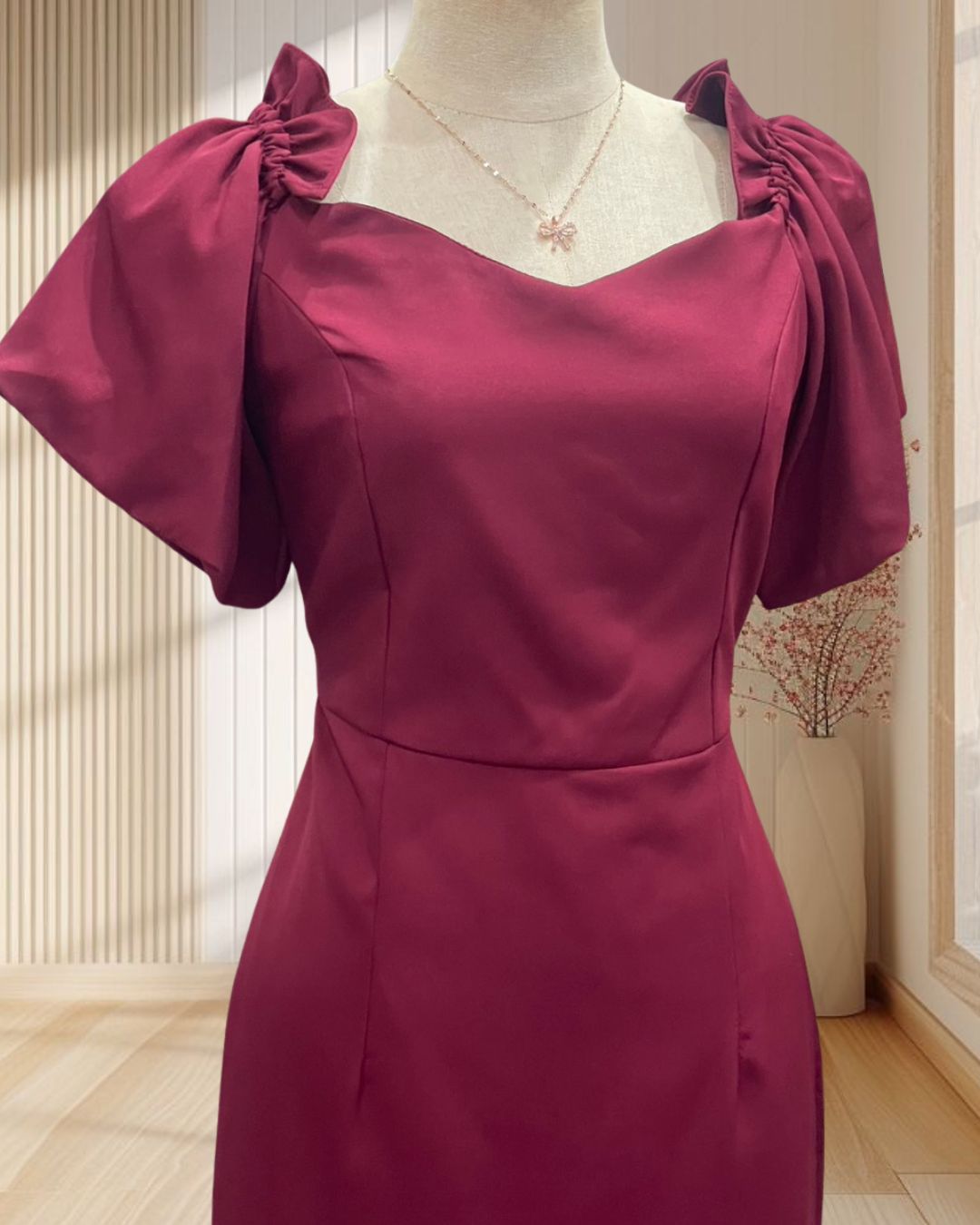 (PRE-LOVED) ราตรีสั้นสีแดง แขนบอลลูน แต่งระบายไหล่เล็กๆ ไซส์ M