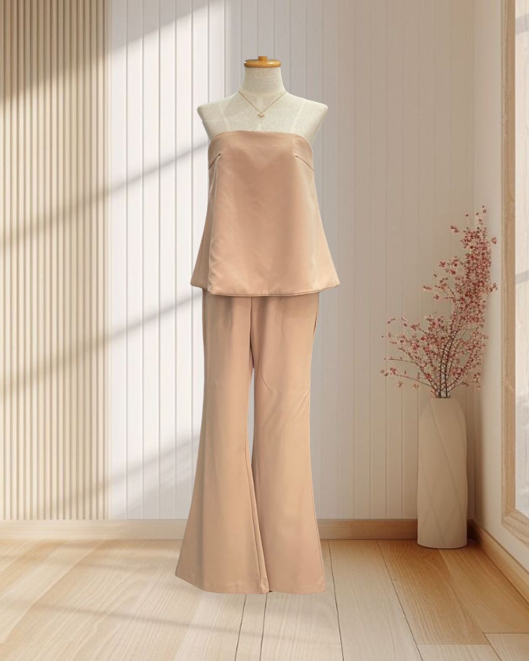 จั๊มพ์สูทสีครีม เกาะอก กางเกงขาบาน ไซส์ M