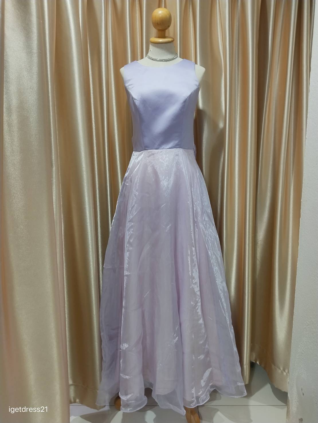 ชุดราตรียาวผ้าแก้วผูกโบว์หลังสีม่วง S