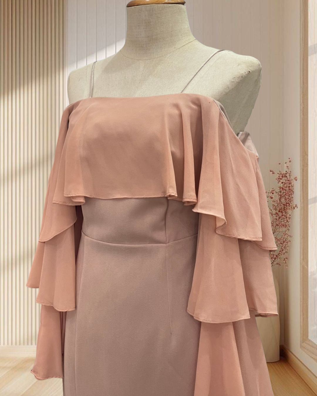 (PRE-LOVED) ราตรีสั้นสีครีม สายเดี่ยวแขนระบายผ้าชีฟอง ไซส์ S