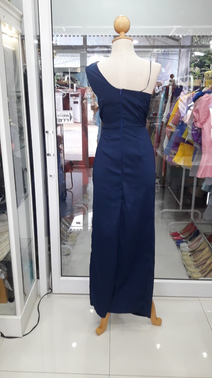 (PRE-LOVED) ยาวกรมสายเดี่ยวแขนกุด (M)