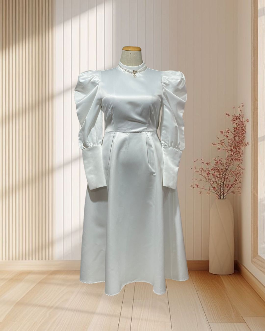 (PRE-LOVED) เดรสยาวสีขาวแขนยาวแต่งกระดุม เสริมไหล่ กระโปรงจีบ ฟีลเจ้าสาวอังกฤษ ไซส์ XL