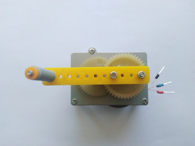 ไฟฉายมือหมุนพร้อมระบบเก็บพลังงาน