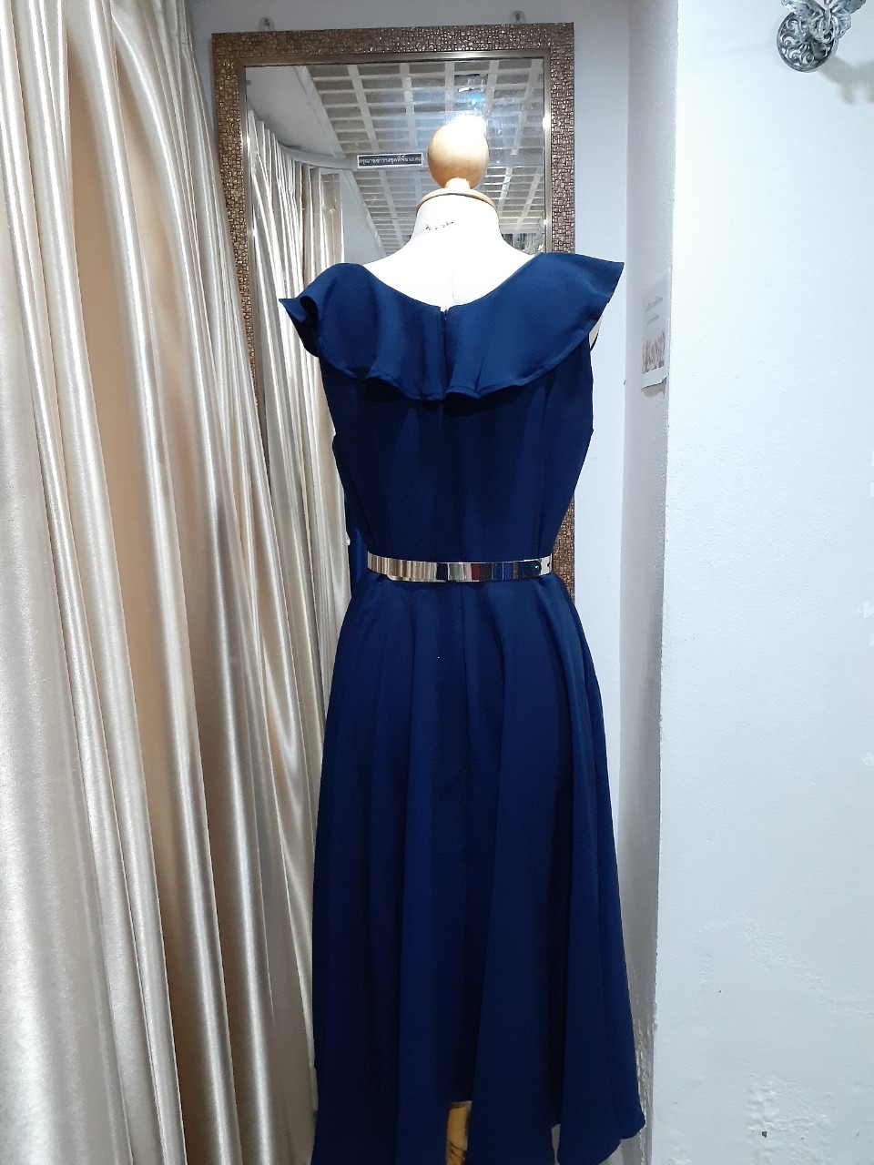 (PRE-LOVED) ชุดราตรีสั้นสีกรมปกระบาย (M) มือ2