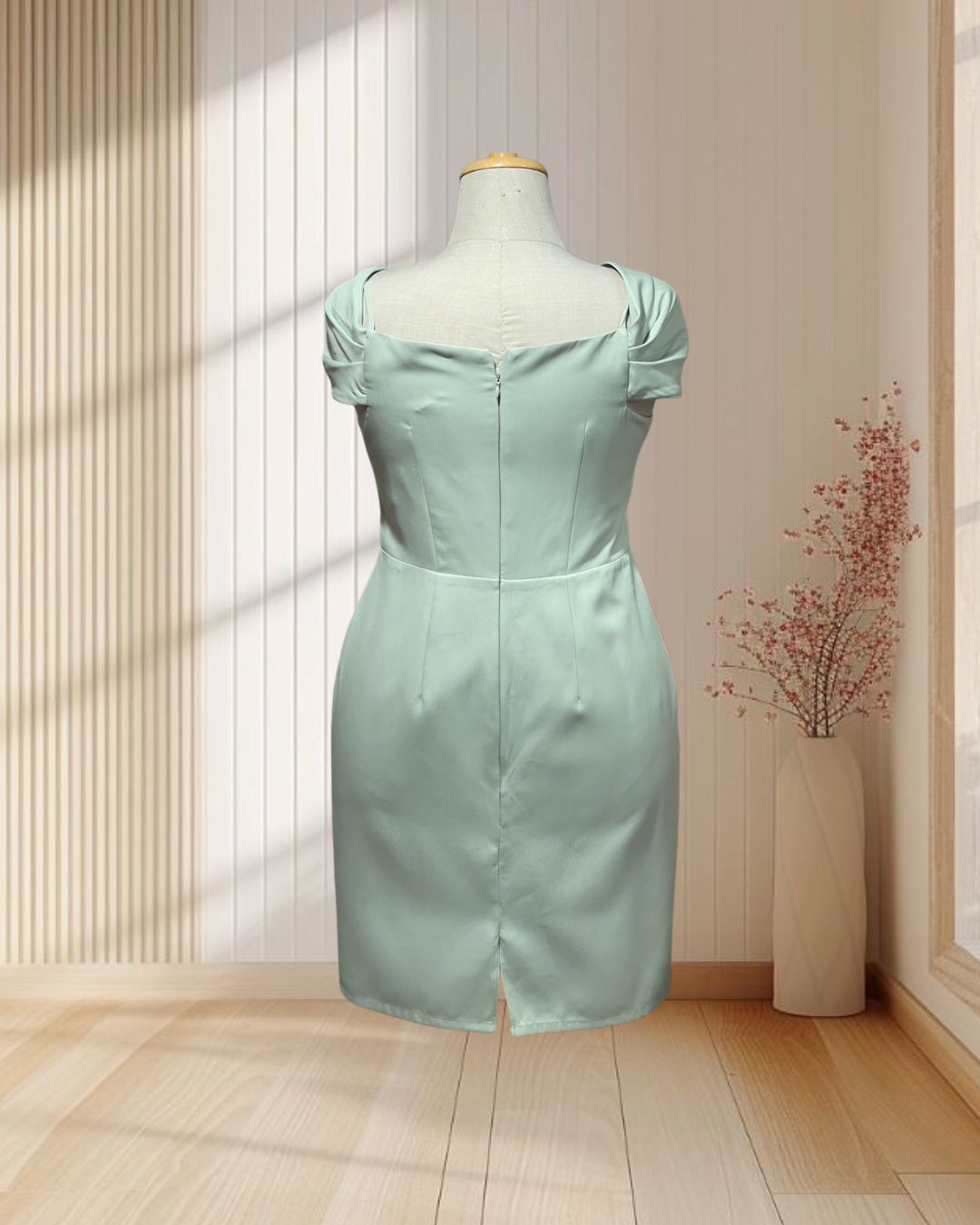 (PRE-LOVED) ราตรีสั้นสีเขียว สายเดี่ยวปาดไหล่โบว์ ไซสื 2XL