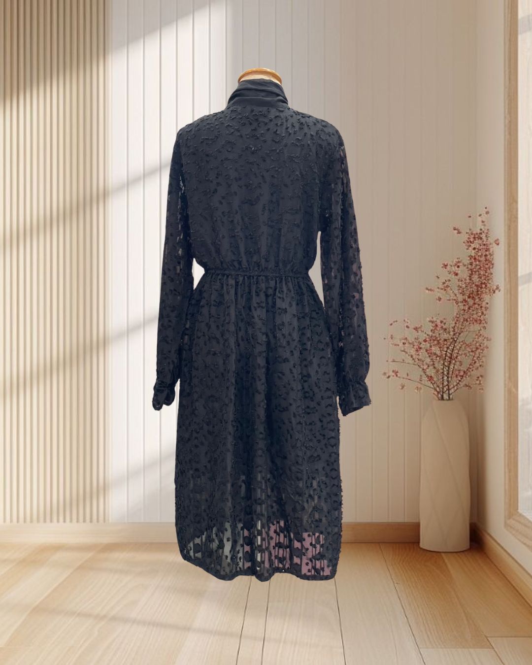 เดรสสั้นสีดำ แขนยาว ผ้าลายจุด ผูกโบว์ที่คอ ไซส์ XL