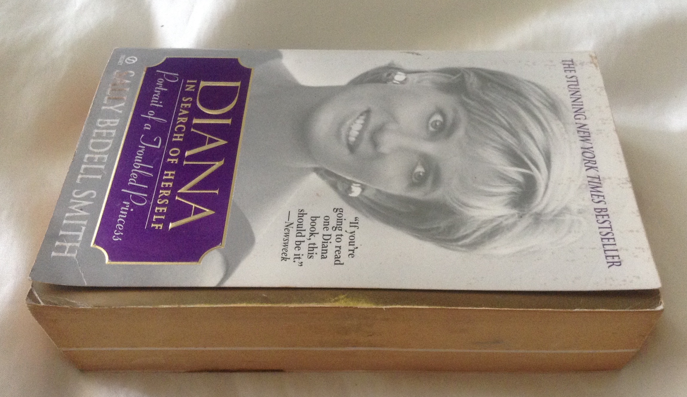 Diana in Search of Herself: Portrait of a Troubled Princess by Sally Bedell Smith ราคา 180