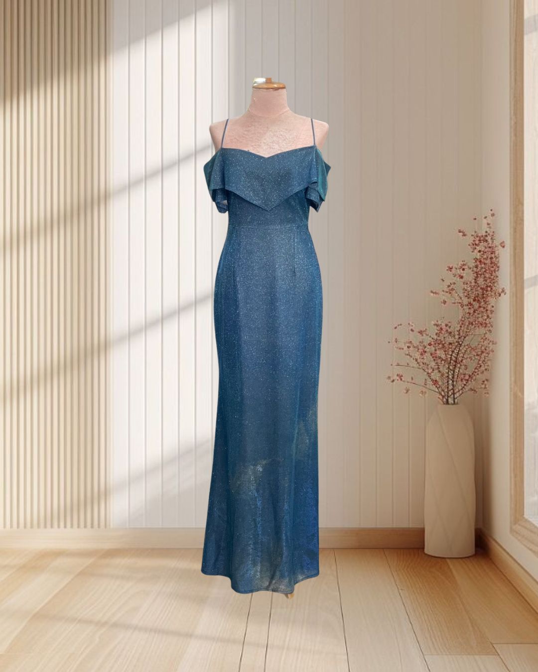 (PRE-LOVED) ราตรียาวสีฟ้า มีแขนกลิตเตอร์ ไซส์ M