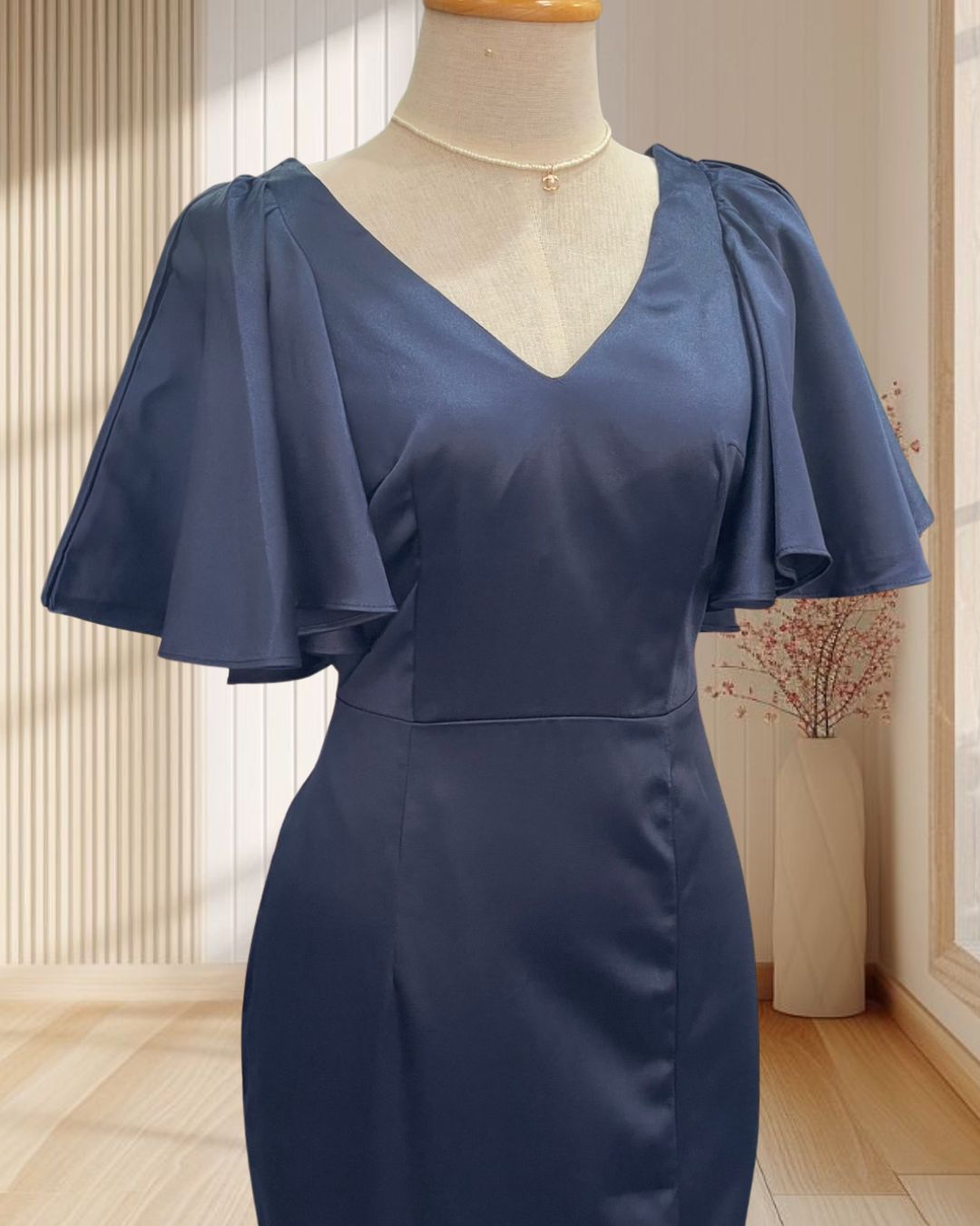 (PRE-LOVED) ราตรียาวสีกรม คอวี แขนกระดิ่ง ผ้าเงา ไซส์ XL