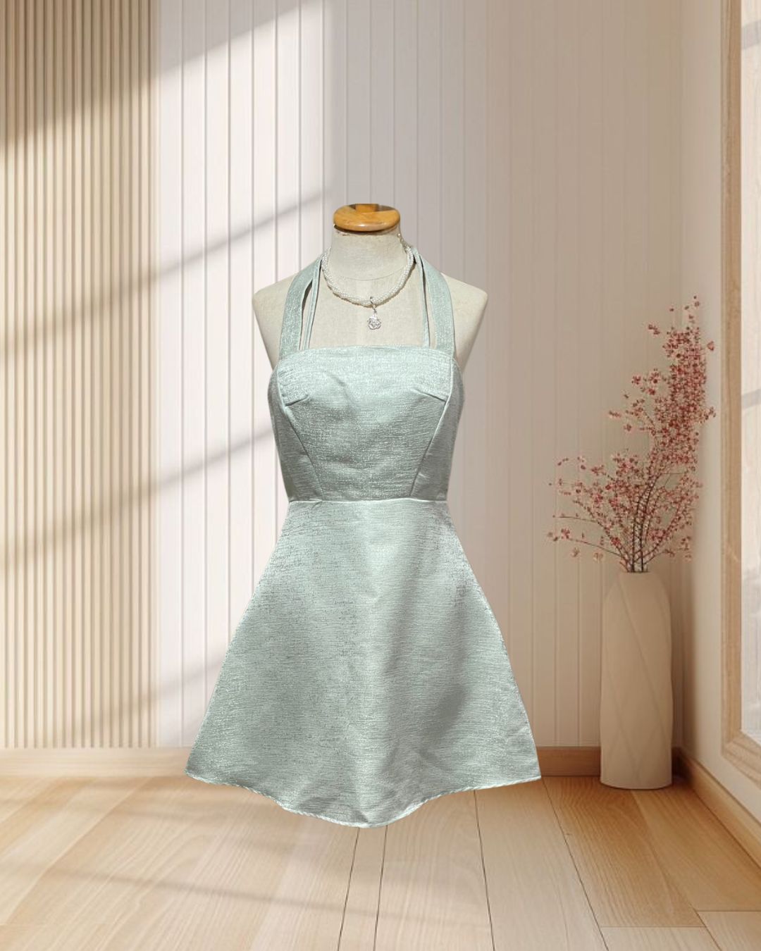 (PRE-LOVED) เดรสสั้นสีเขียวหยก งานคล้องคอ ผ้าเงา ไซส์ S