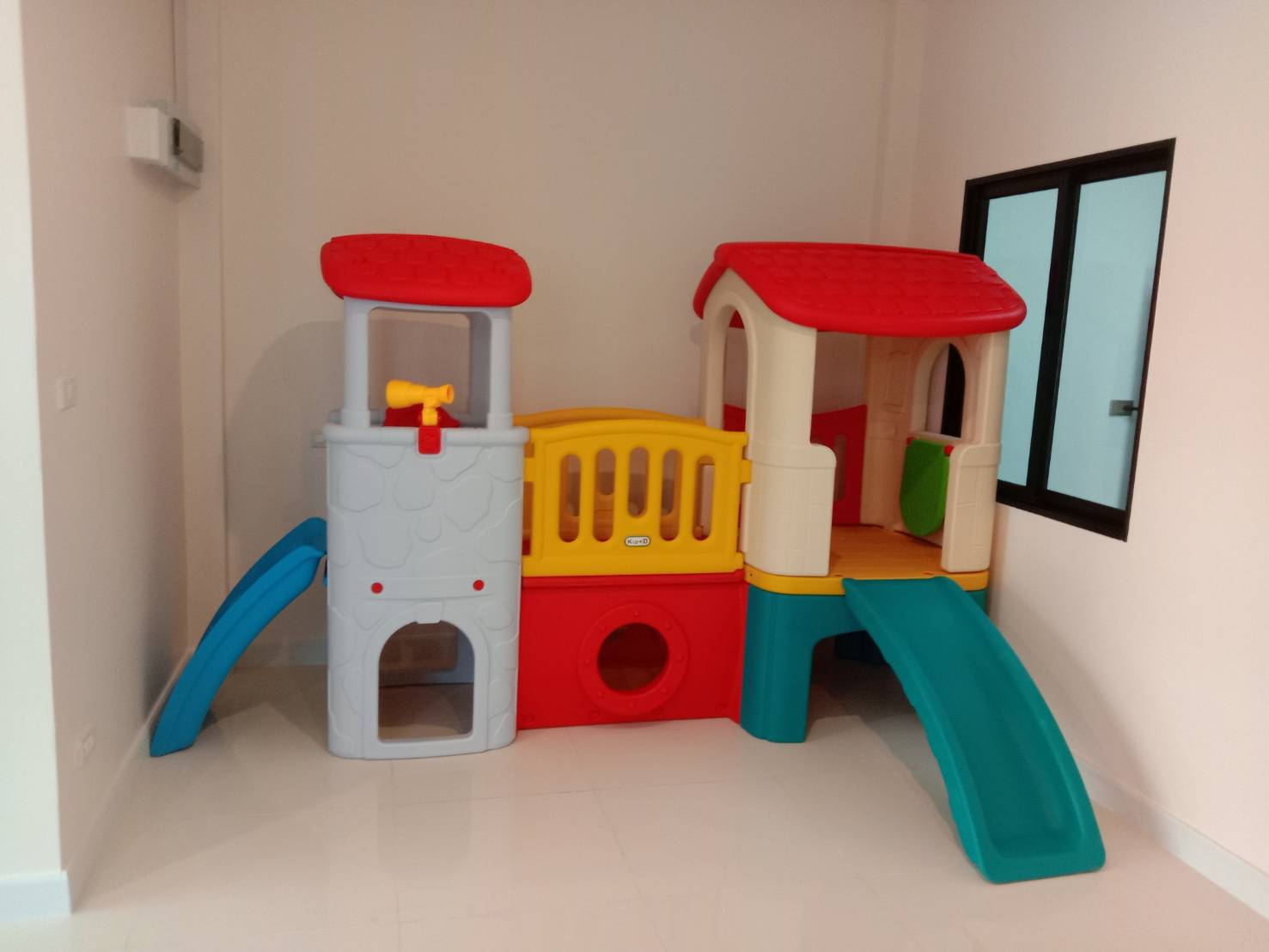 บ้านเด็กเล่น บ้านน้อยสองชั้น สีขาว-แดง