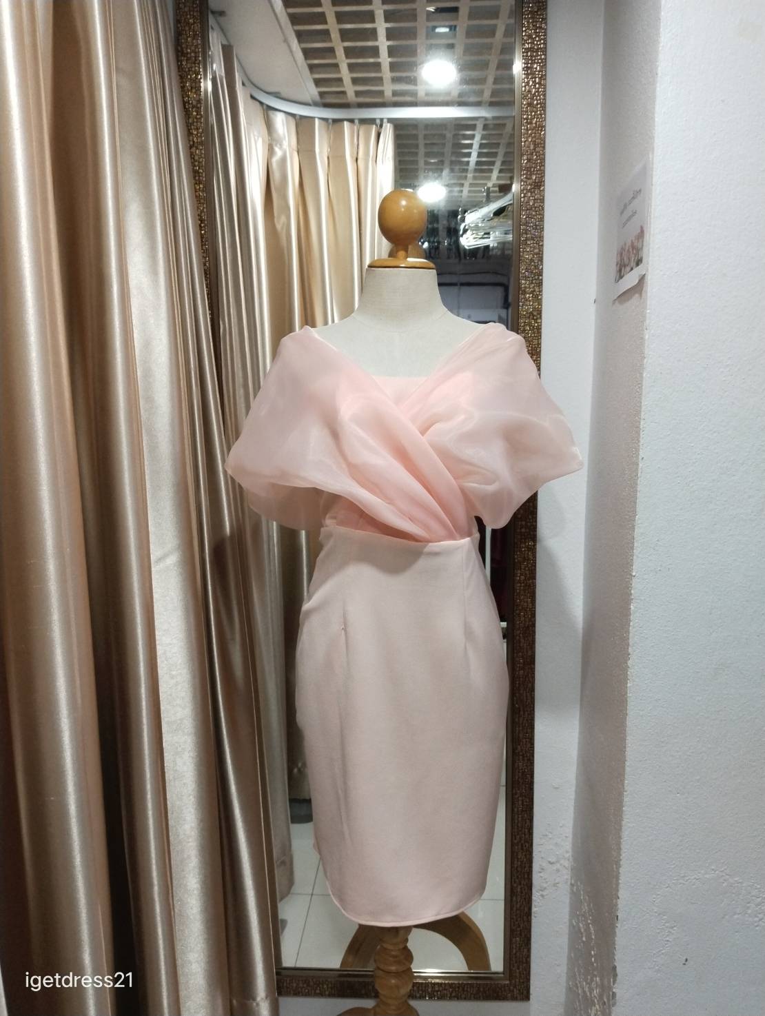 (PRE-LOVED) ราตรีสั้นสีโอรสผ้าฮานาโกะแต่งคลุมไหล่ด้วยผ้าออแกนดี้ 2XL