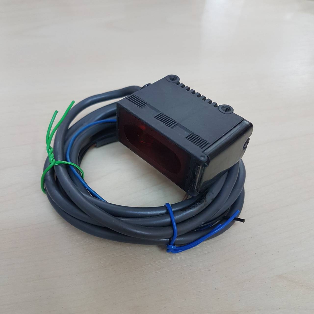 Photoelectric Omron รุ่น E3G-L11, ระยะ 50mm, NPN, Light ON / Dark ON, (รับส่งในตัว)