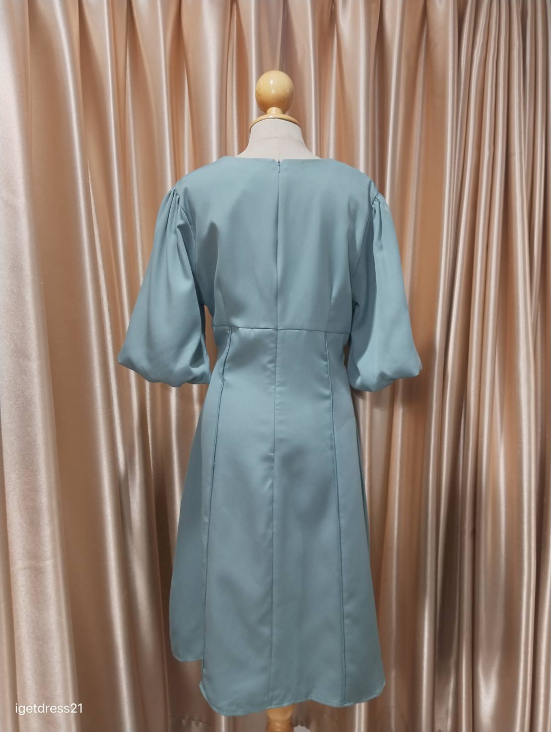 (PRE-LOVED) เดรสสั้นมีแขน3ส่วนกระโปรงบานสีเขียว XL