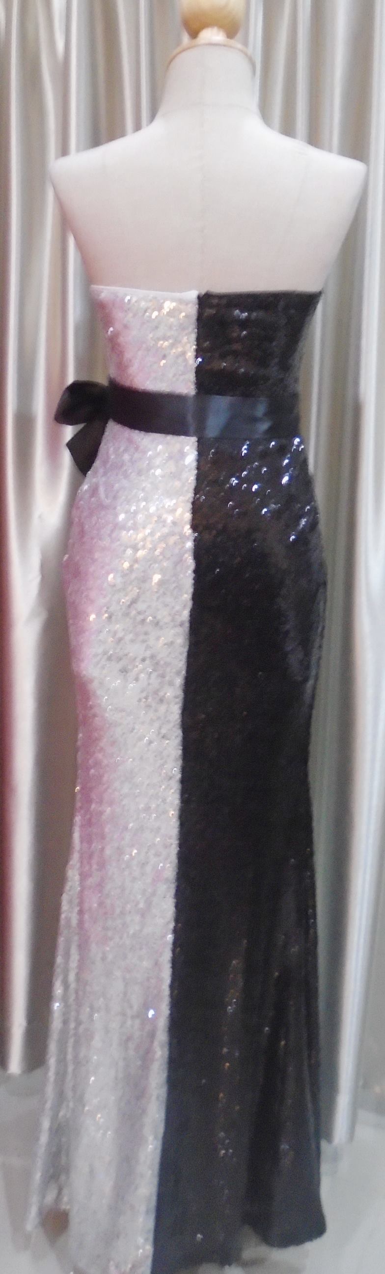 (PRE-LOVED) ราตรียาวดำ-เงินเกาะอก(M)