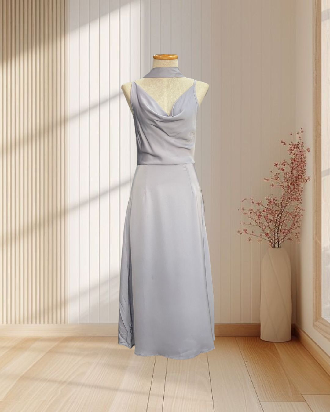 ราตรียาว สีเทา สายเดี่ยวคอถ่วง ผ้าทิ้งตัว พร้อมผ้าพันคอ ไซส์ M