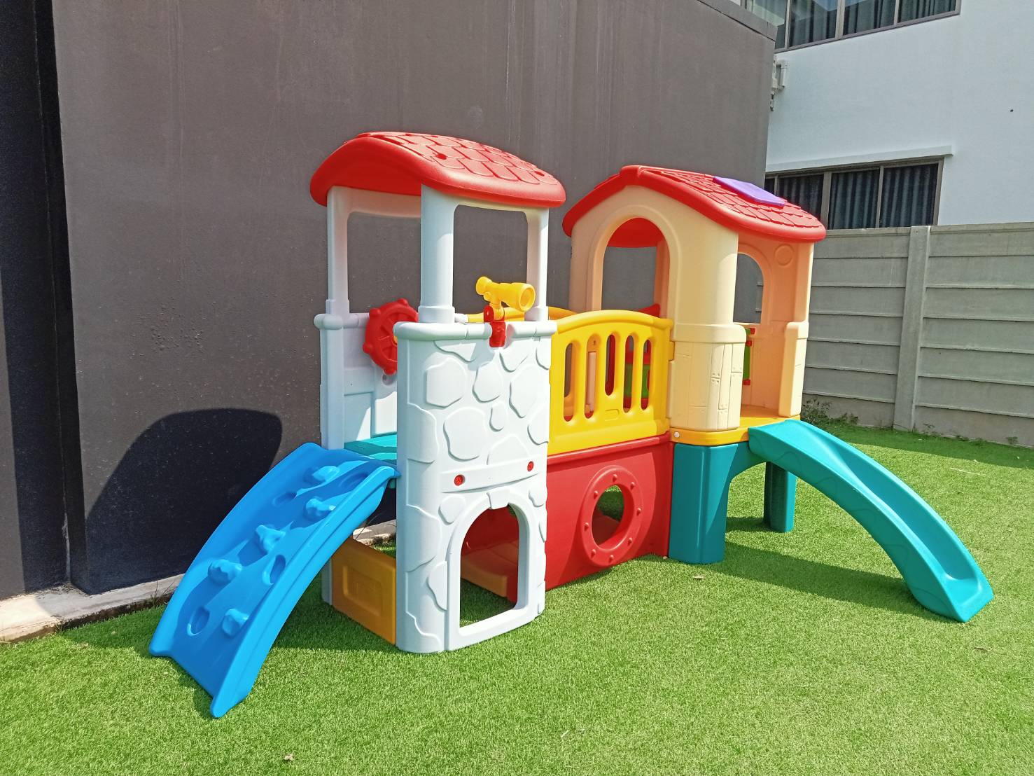 บ้านเด็กเล่น บ้านน้อยสองชั้น สีขาว-แดง