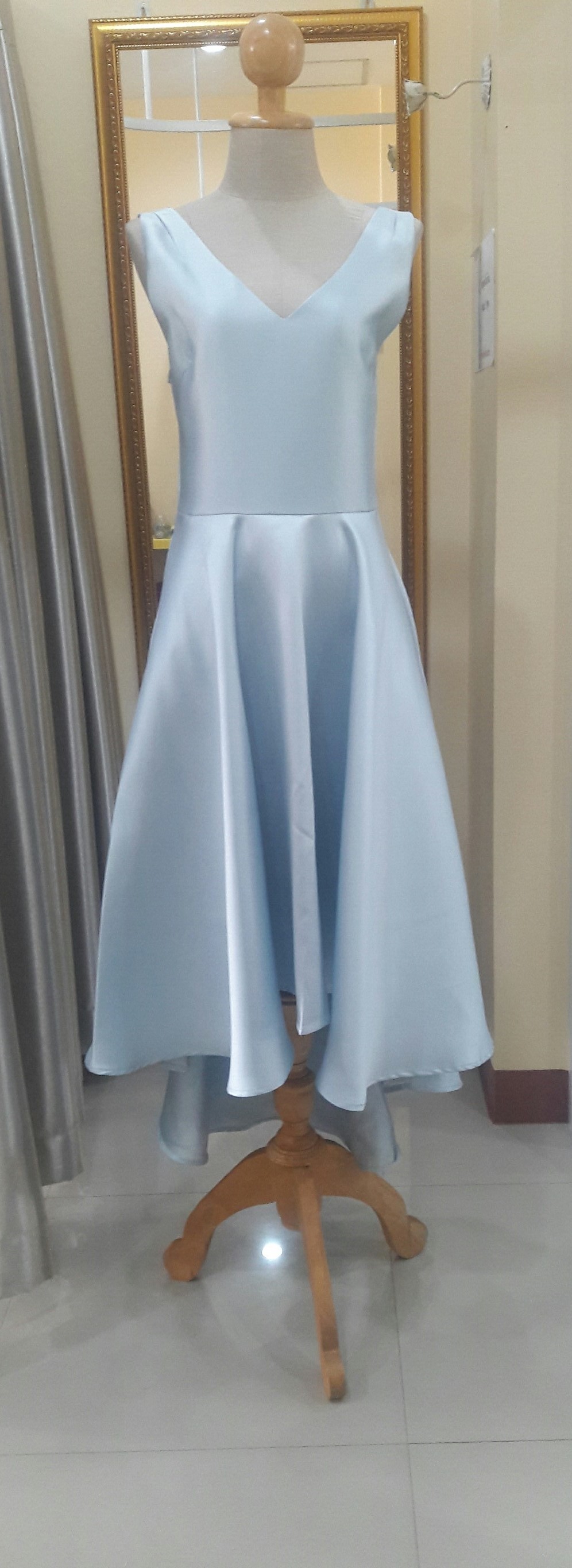 ราตรีหน้าสั้นหลังยาวสีฟ้าเเขนกุด(L)