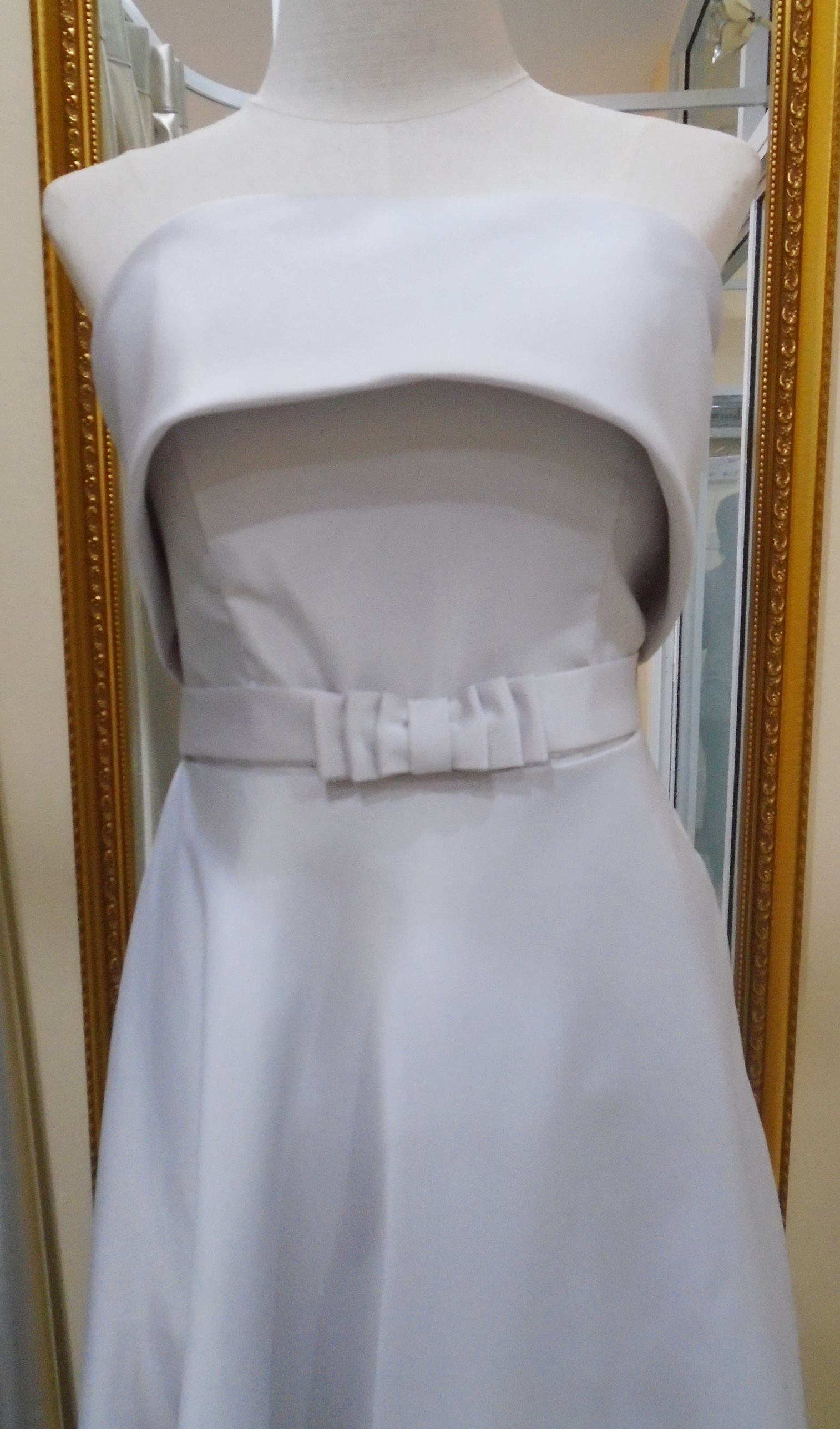 (PRE-LOVED) ราตรียาวเกาะอกสีเทาผ้ามันเอวโบว์(ฟรีไซส์)