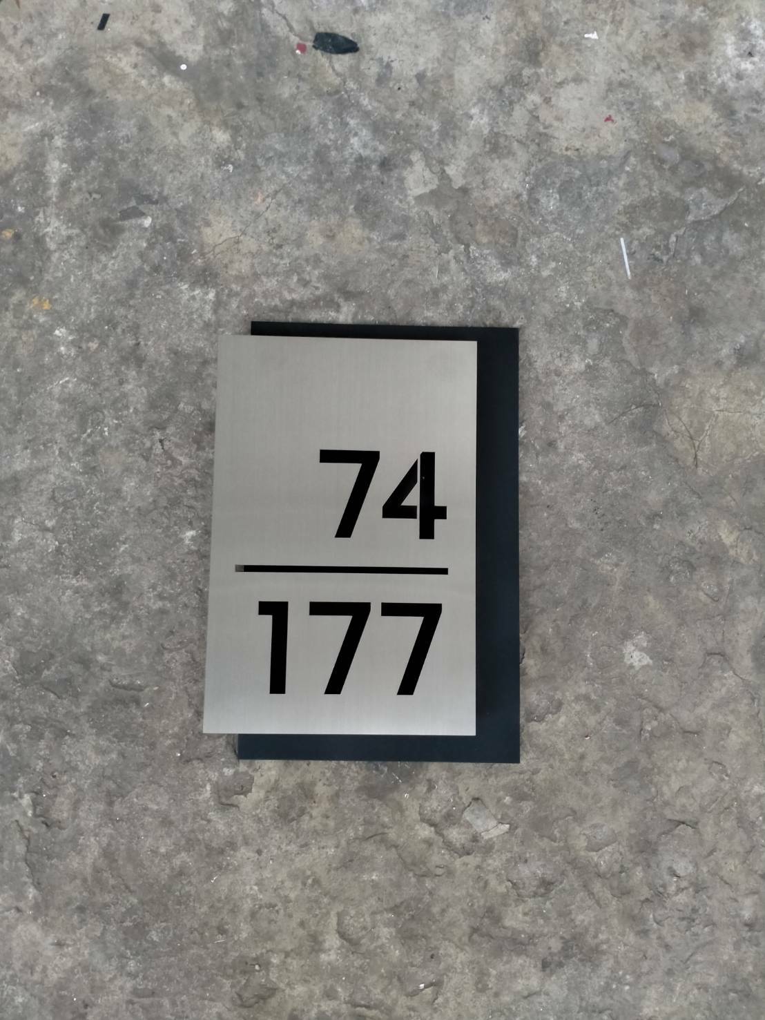 ้ป้ายสแตนเลสกั้นหลังไม้พาสวู้ด - ป้ายบ้านเลขที่ 74/144