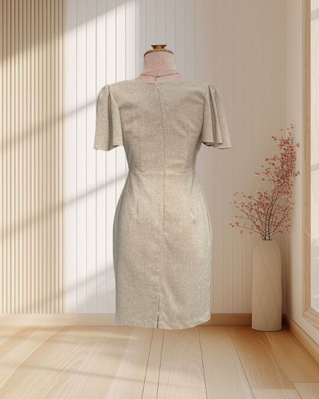 (PRE-LOVED) ชุดราตรีสั้นสีน้ำตาลอ่อน ผ้าทวิต กระโปรงทรงสอบ ไซส์ L