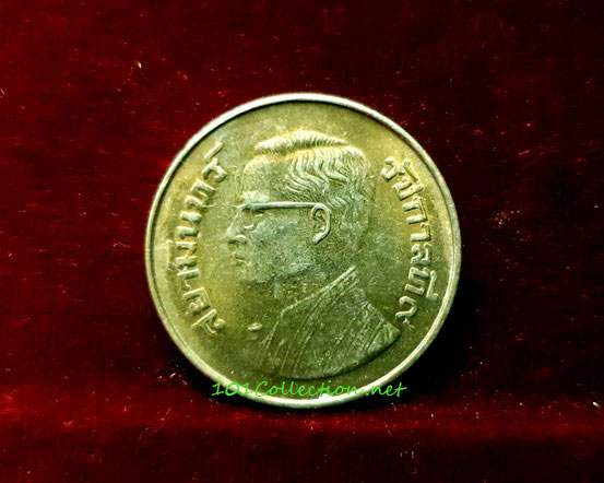 #001 เหรียญ 5 บาท หมุนเวียน หลังครุฑเฉียง ปี 2520 สวยผิวน้ำทอง ไม่ผ่านการใช้งาน UNC