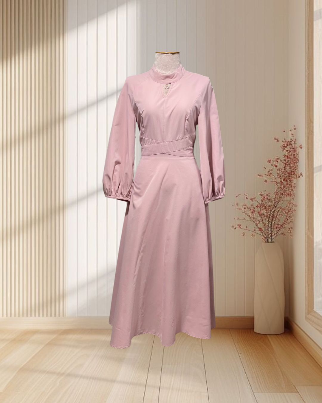 (PRE-LOVED) เดรสยาวสีชมพู แขนยาว คอเว้ากระโปรงบาน ผ้าหนา ไซส์ M