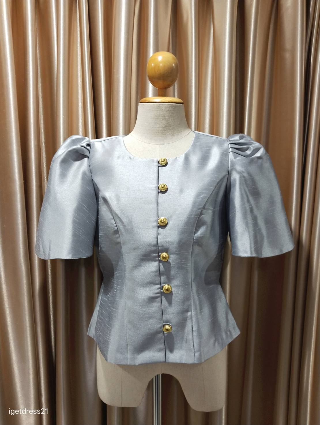 เสื้อผ้าไหมสีเทา 36