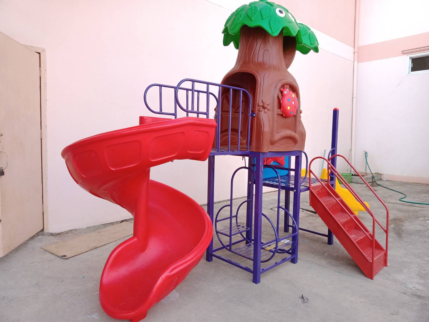 เครื่องเล่นสนาม ชุด บ้านต้นไม้สไลด์วน เครื่องเล่นเสริมพัฒนาการ