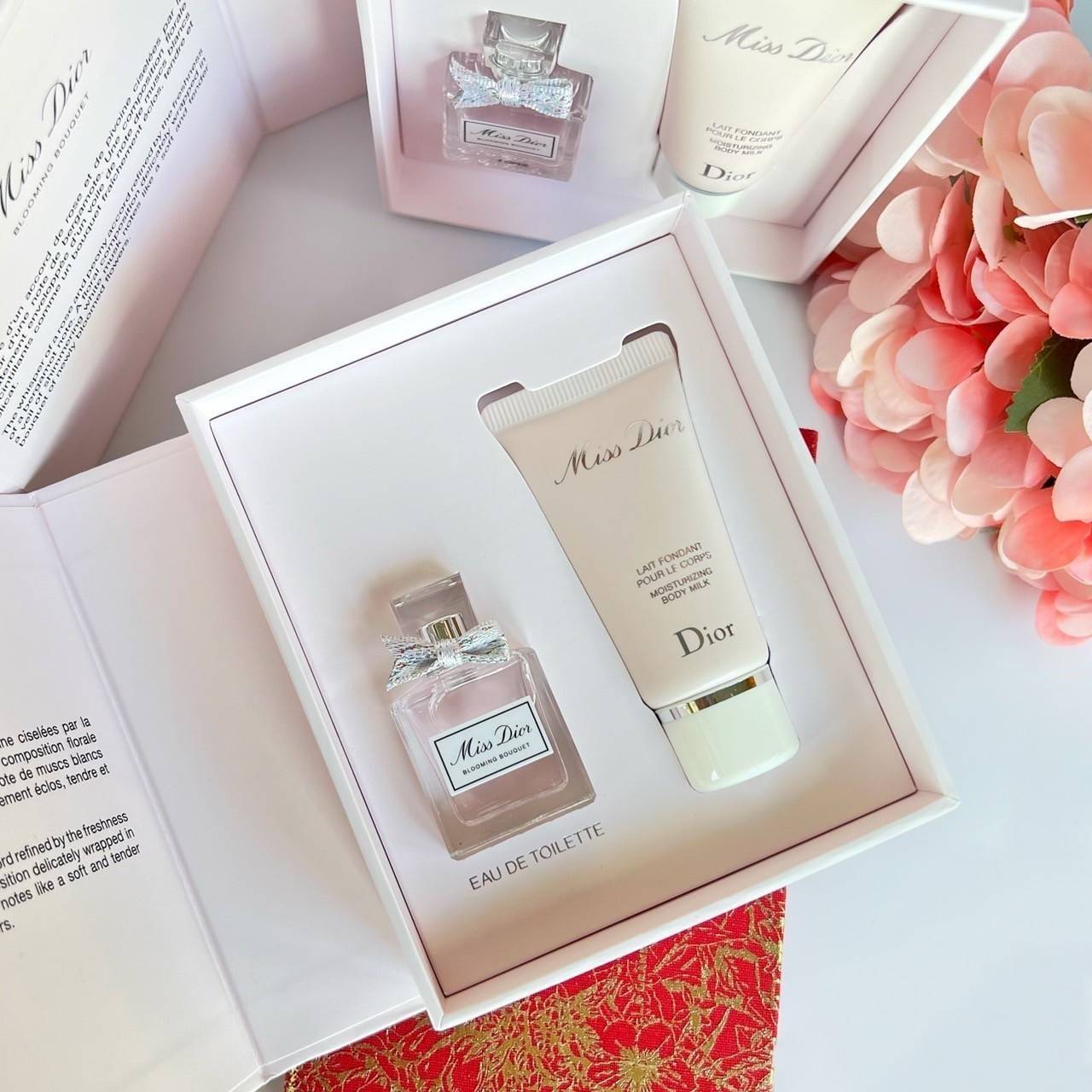น้ำหอมมินิ ดิออร์ Dior Miss Dior Blooming Bouquet รุ่นโบว์ผ้า 5ml + Body Milk 20ml