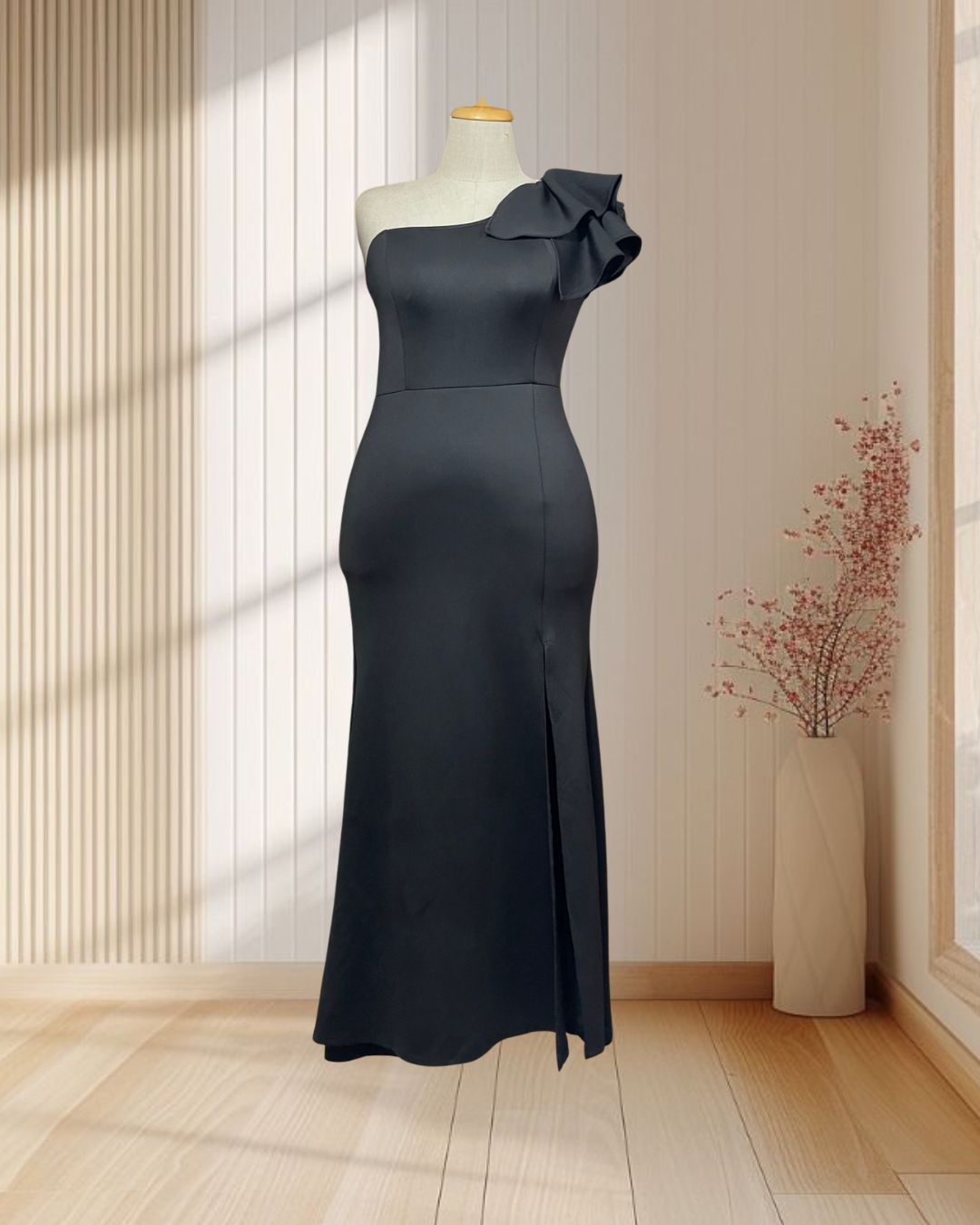 (PRE-LOVED) ราตรียาวสีดำ บ่าเฉียงระบาย ผ้ายืด ไซส์ 2XL