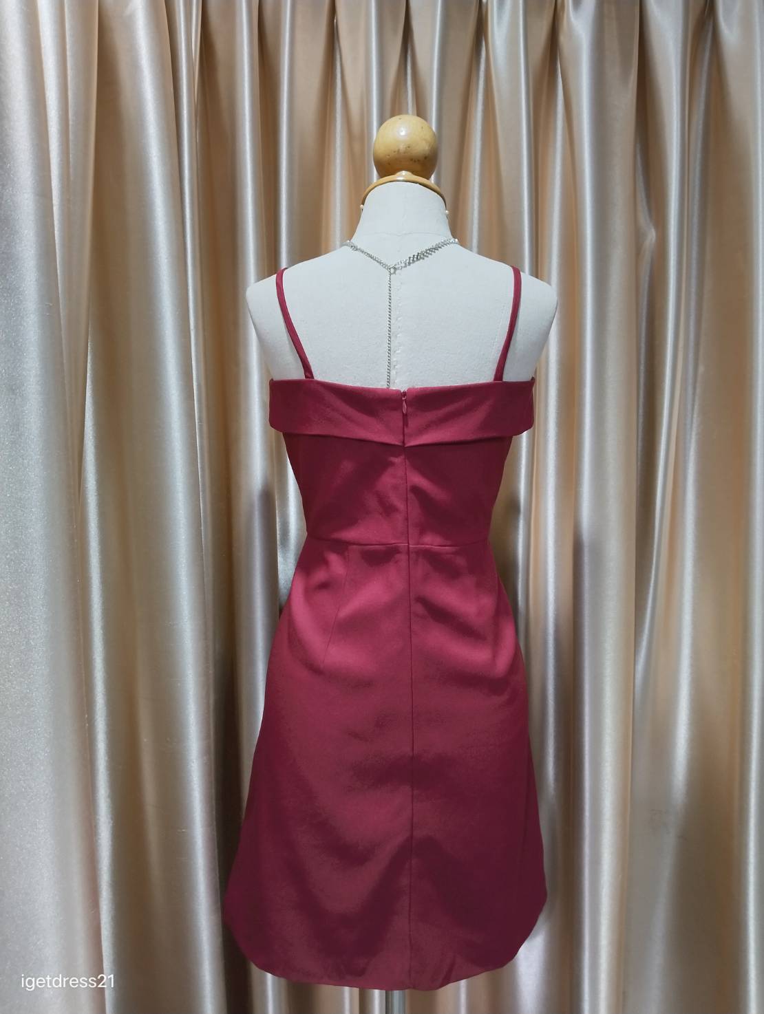 (PRE-LOVED) ชุดราตรีสั้นสายเดี่ยวแต่งอกสีแดง S