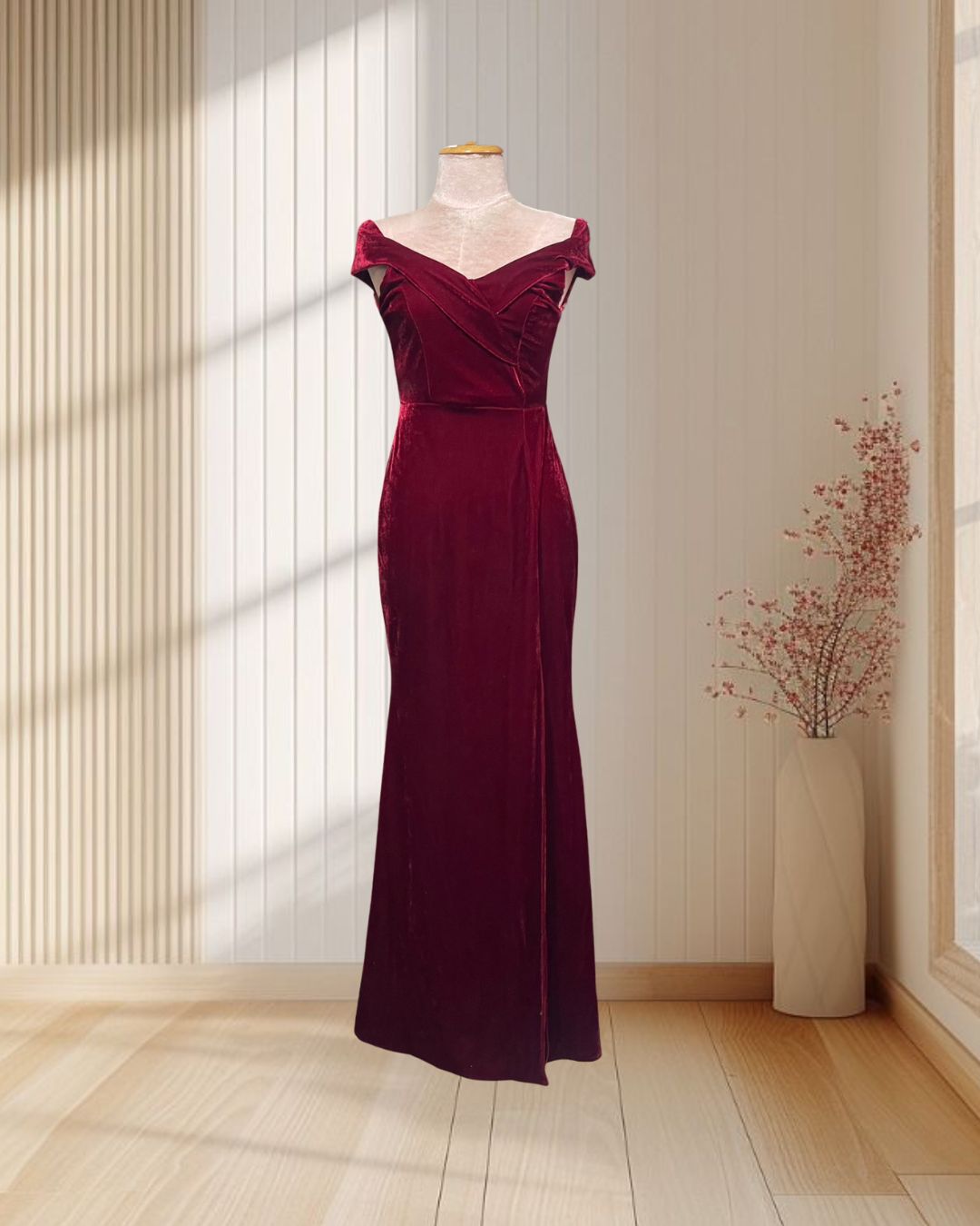 (PRE-LOVED) ราตรียาวสีแดง กำมะหยี่ ปาดไหลเข้ารูป ไซส์ M