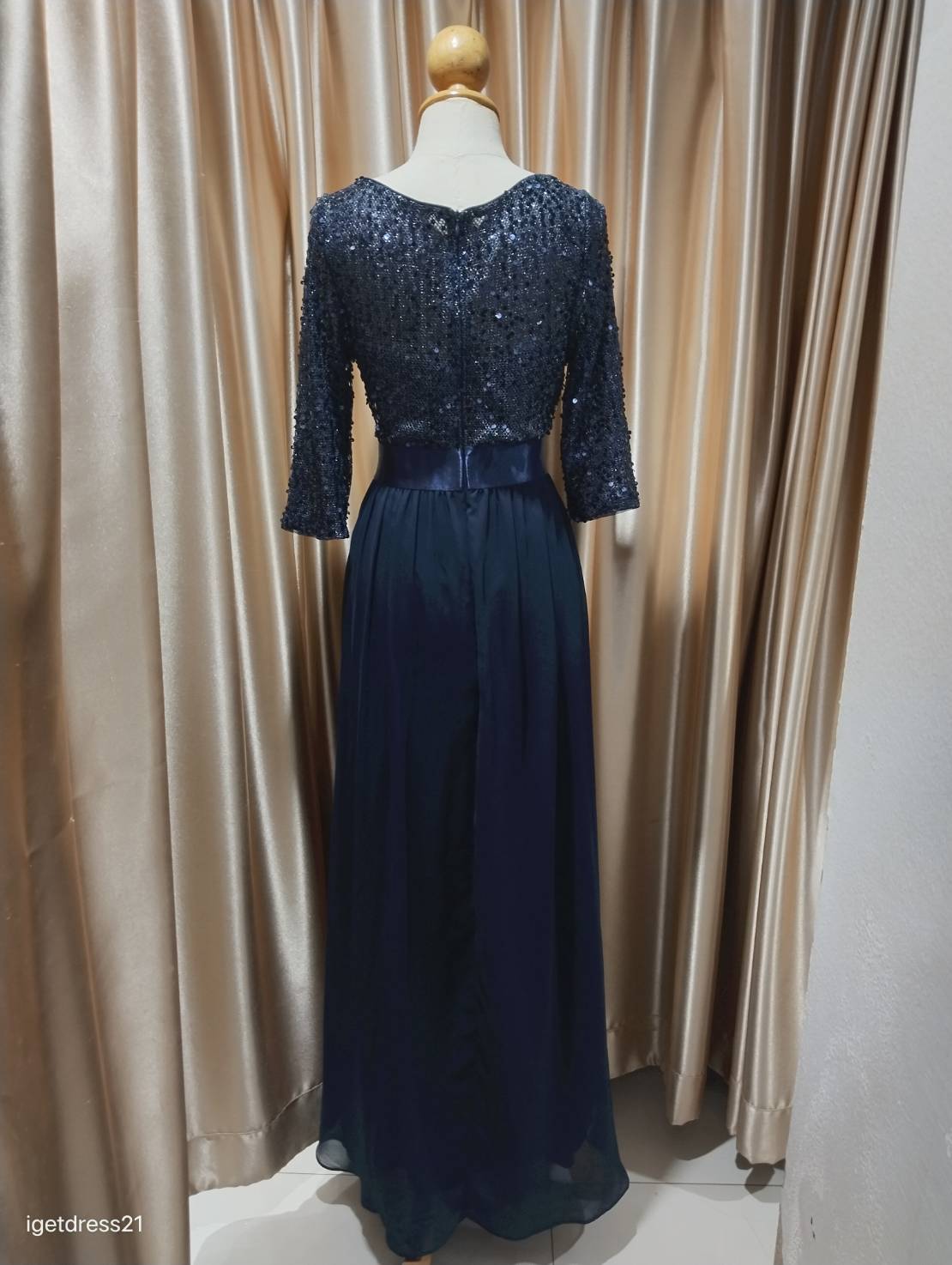 (Pre-Loved) ราตรียาวสีกรม มีแขน ปักเลื่อม หรูหราแพง ไซส์ L