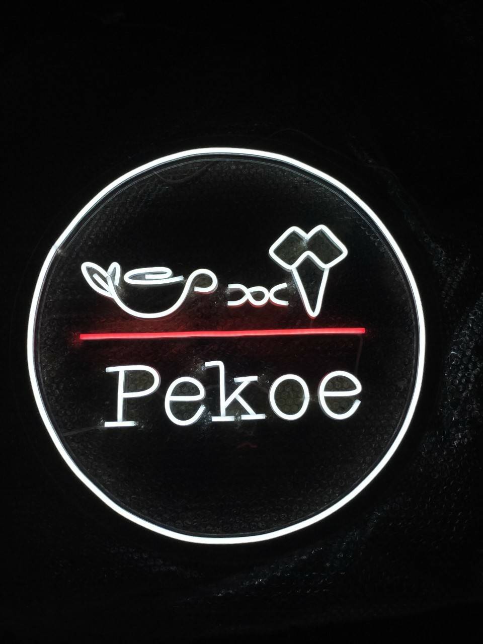 ป้ายไฟนีออนดัด โลโก้ร้านอาหาร - Pekoe
