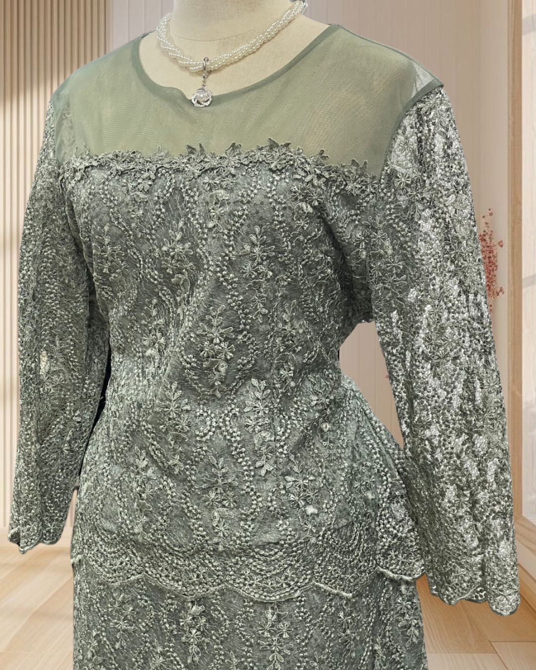 ชุดคุณแม่สีเขียวขี้ม้า ผ้าลูกไม้ + กระโปรงสั้นผ้าลูกไม้ ไซส์ XL