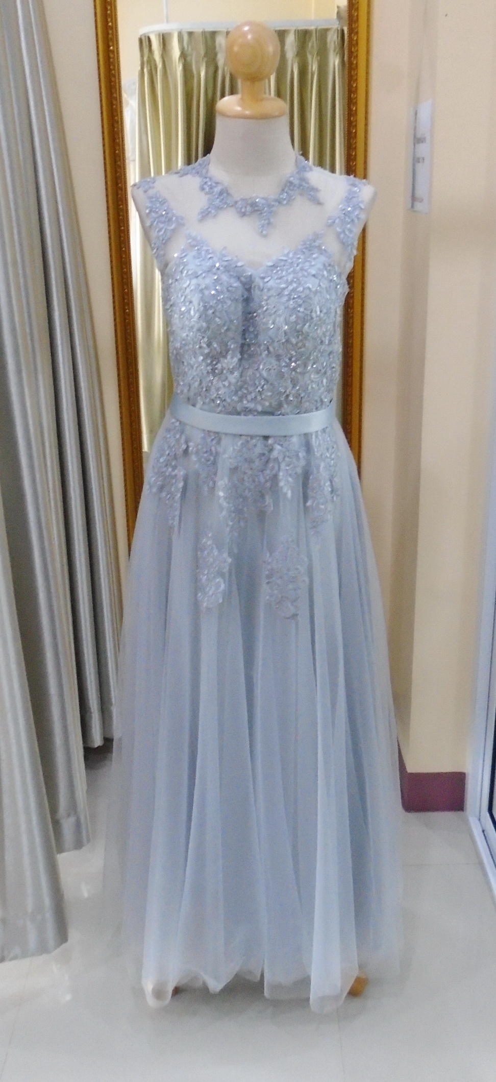 (PRE-LOVED) เทา ยาว มุ้ง อกลูกไม้ละเอียด เว้าหลัง(ฟรีไซส์)