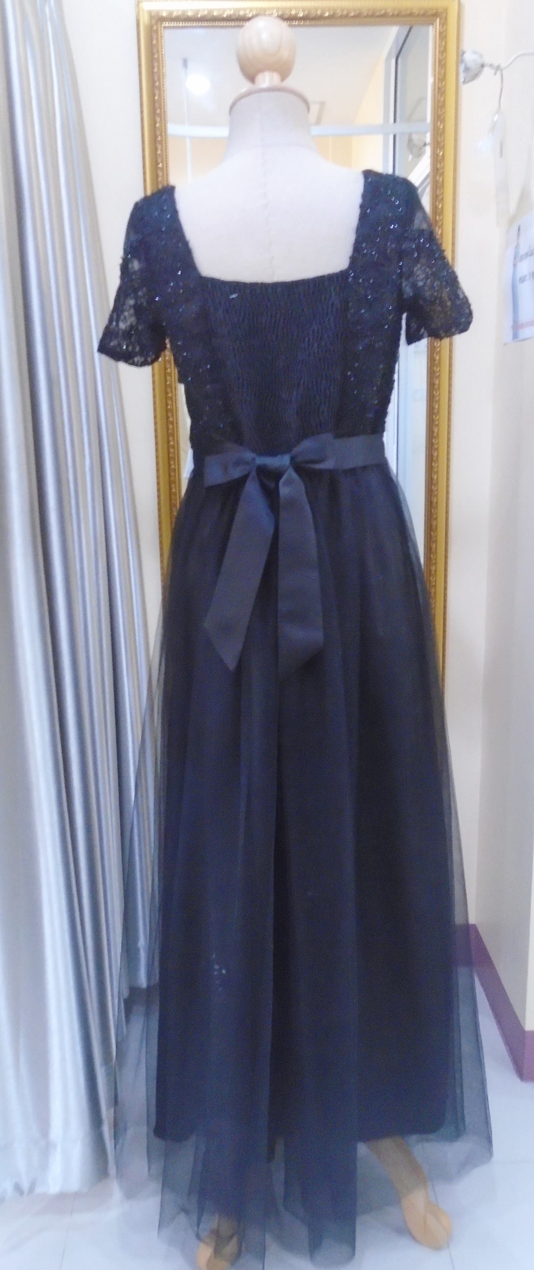 (PRE-LOVED) ราตรียาวสีดำมีแขนอกซีทรูกระโปรงมุ้ง(ฟรีไซส์) มือ2