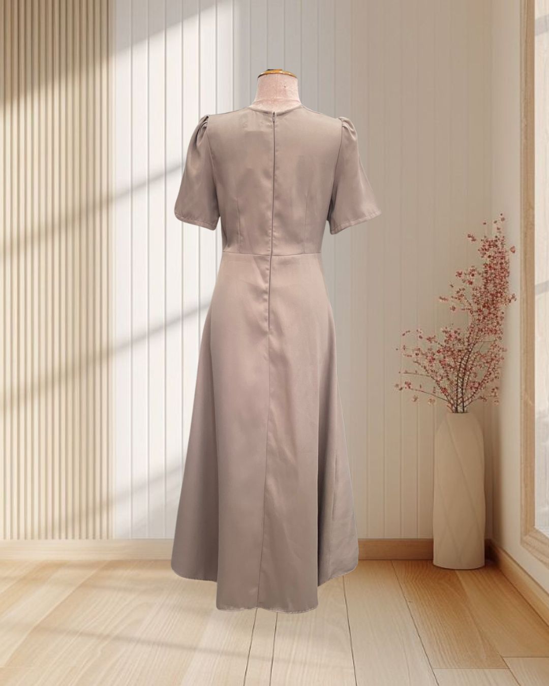 (PRE-LOVED) ราตรียาวสีโอวัลติน มีแขนขยุ้มเอว ไซส์ M