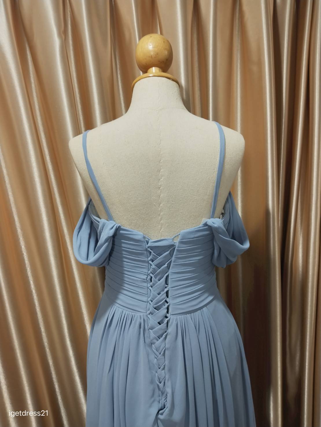 (PRE-LOVED) ชุดราตรียาวสายเดี่ยวชีฟองโอบแขน สีฟ้า 4XL