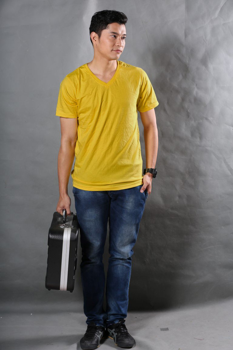 L เสื้อยืด สีเหลืองมัสตาร์ด คอวี แขนสั้น Size L