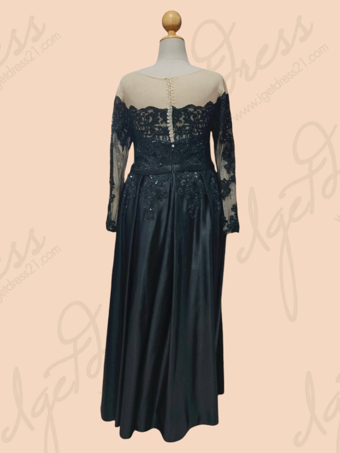 (PRE-LOVED) ราตรียาวซีทรูแขนยาวลูกไม้4XL