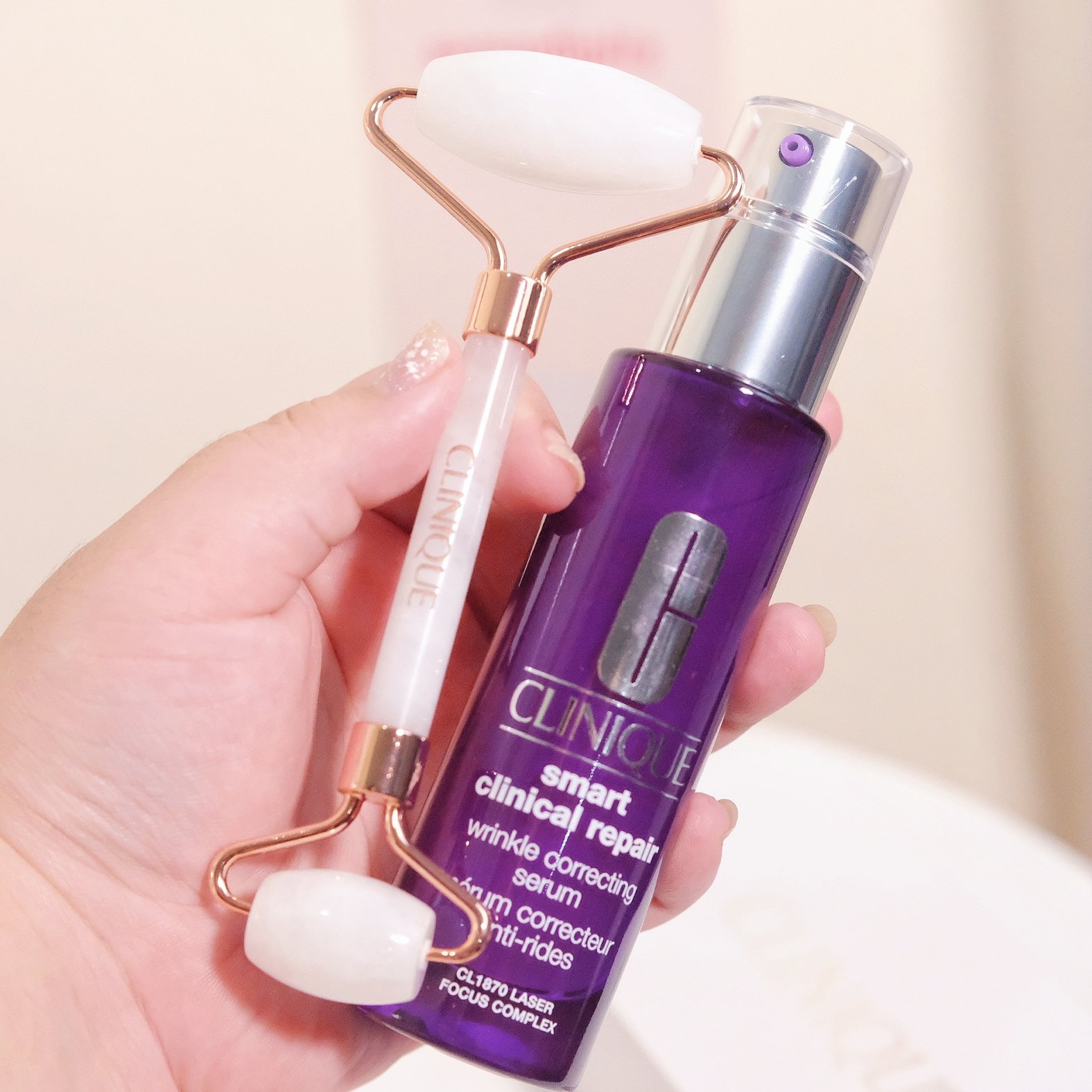 โรลเลอร์นวดหน้า Clinique Jade Face Roller