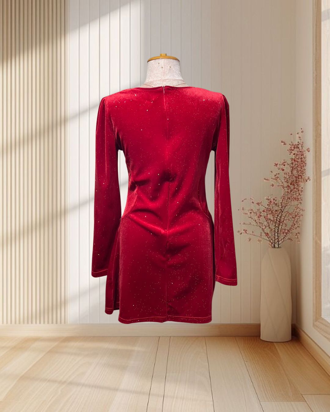 (PRE-LOVED) ราตรีสั้นสีแดงไวน์ แขนยาว ผ้ากำมะหยี่ กลิตเตอร์เล็กน้อย ไซส์ L