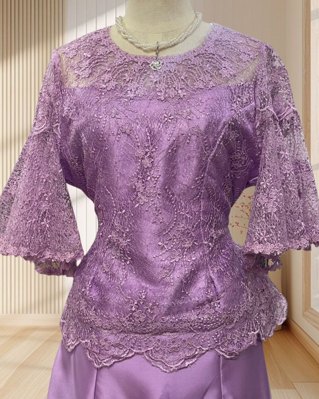 (PRE-LOVED) ชุดคุณแม่สีม่วง ผ้าลูกไม้+กระโปรงผ้าไหมเทียม ไซส์ L